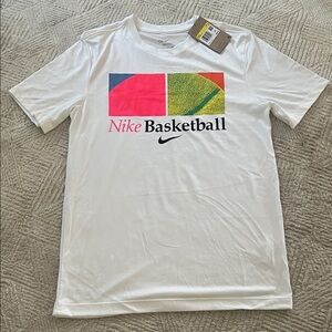 Men’s Nike Basketball Graphic Short Sleeve Tee